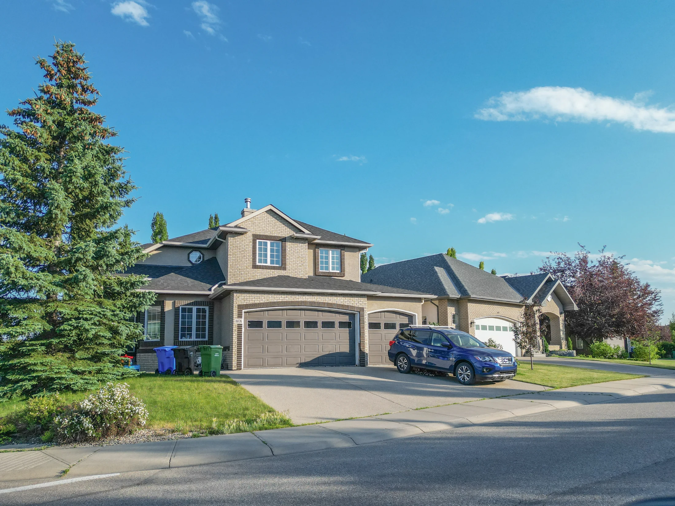 Detached Homes in Discovery Ridge Calgary