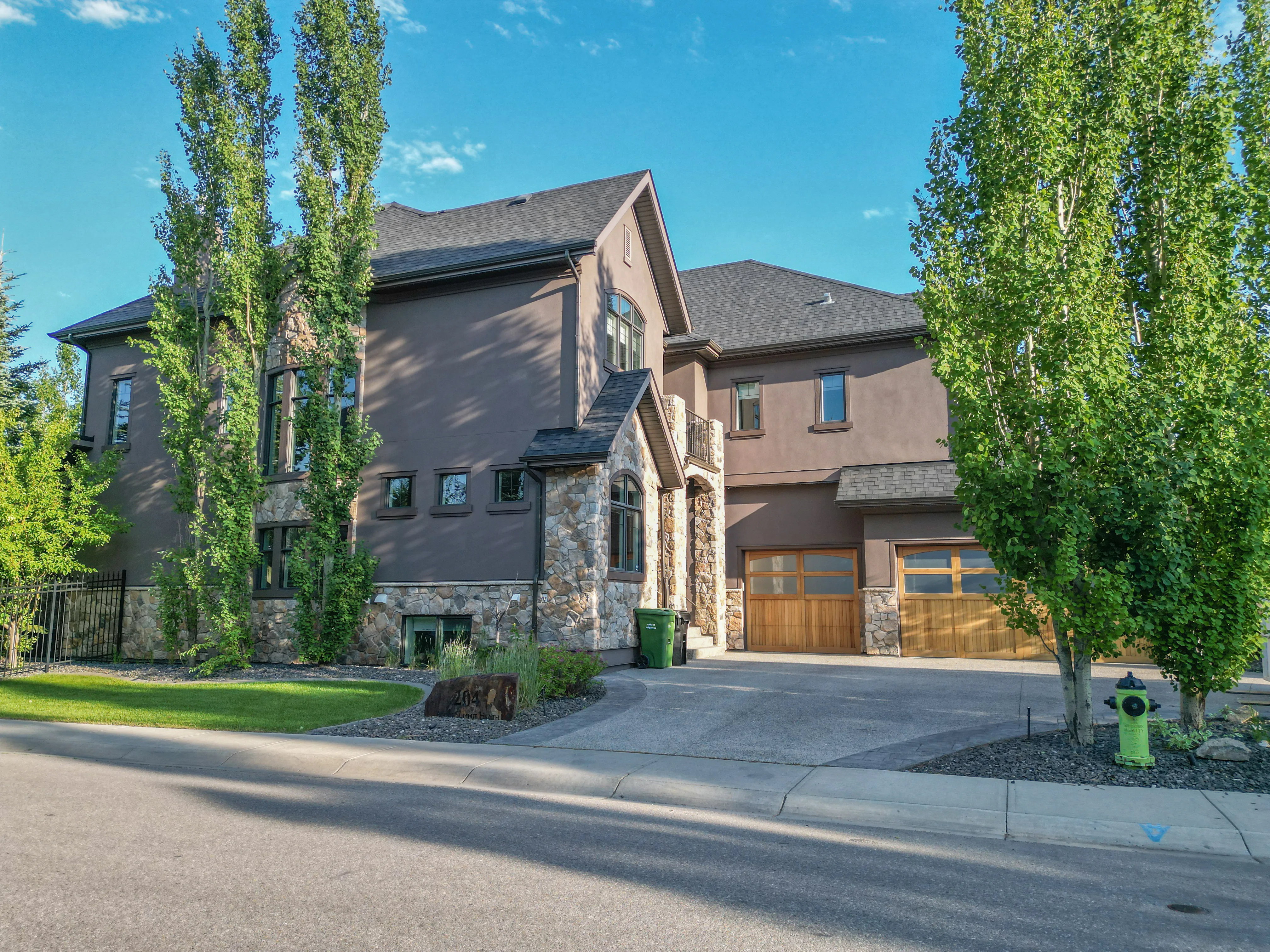 Walkout Basement Triple Garage Calgary