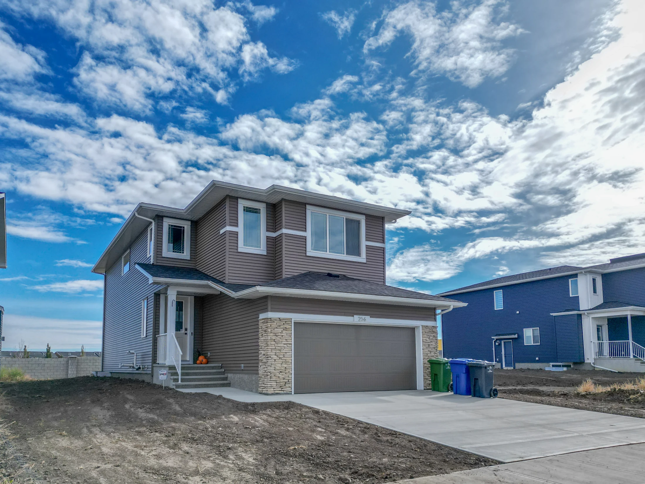 New double-garage home in Chestermere, Alberta