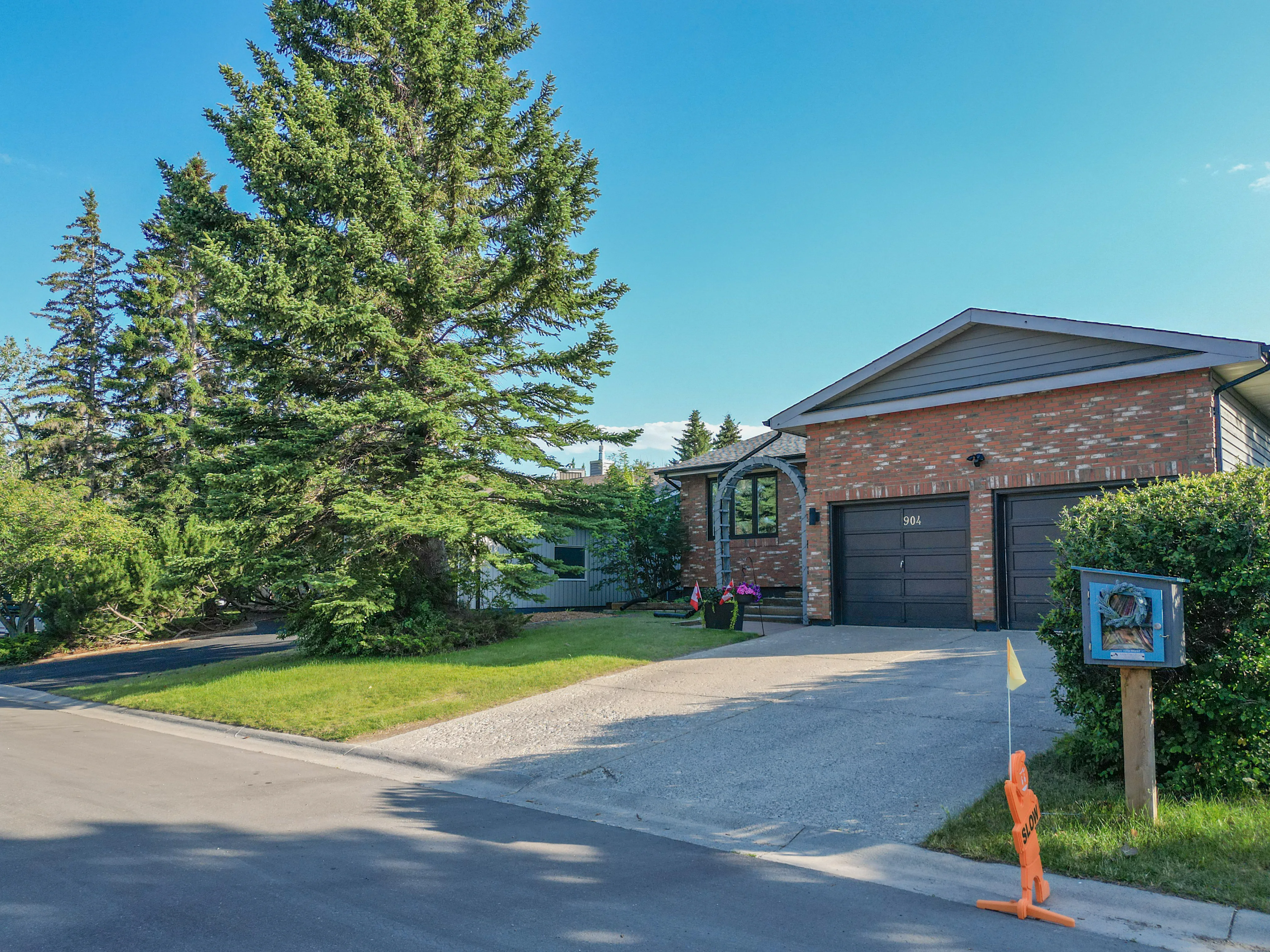 Detached Homes in Cougar Ridge Calgary