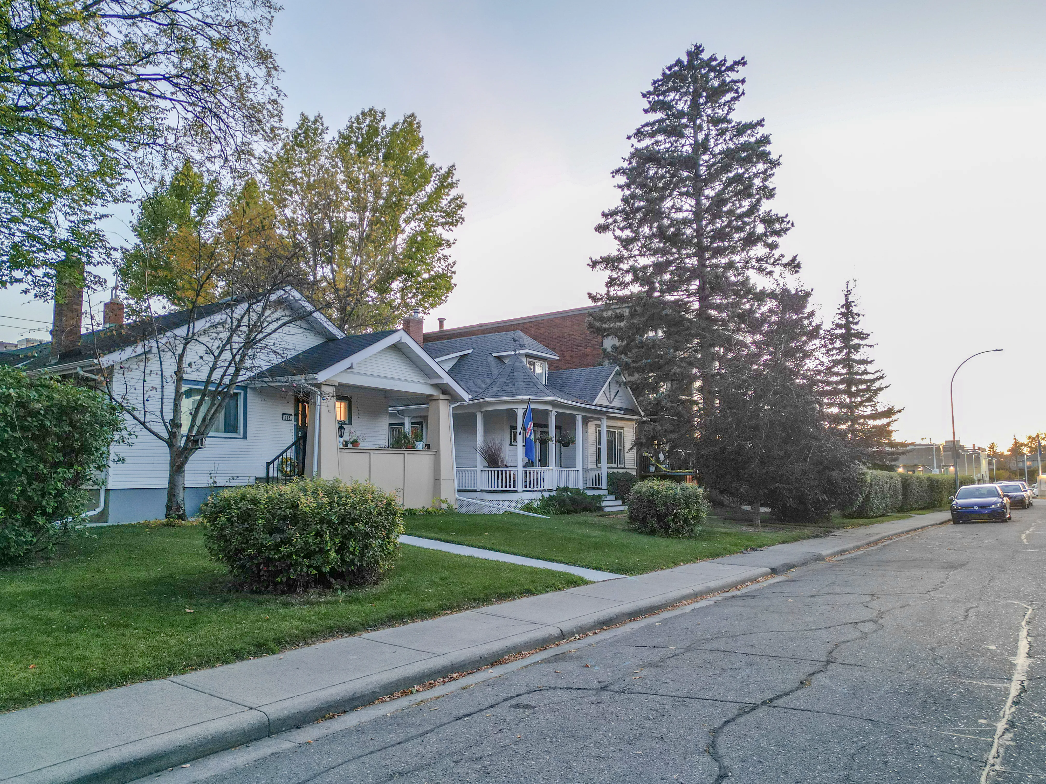 Character bungalow with a front garden on a quiet street lined with mature trees