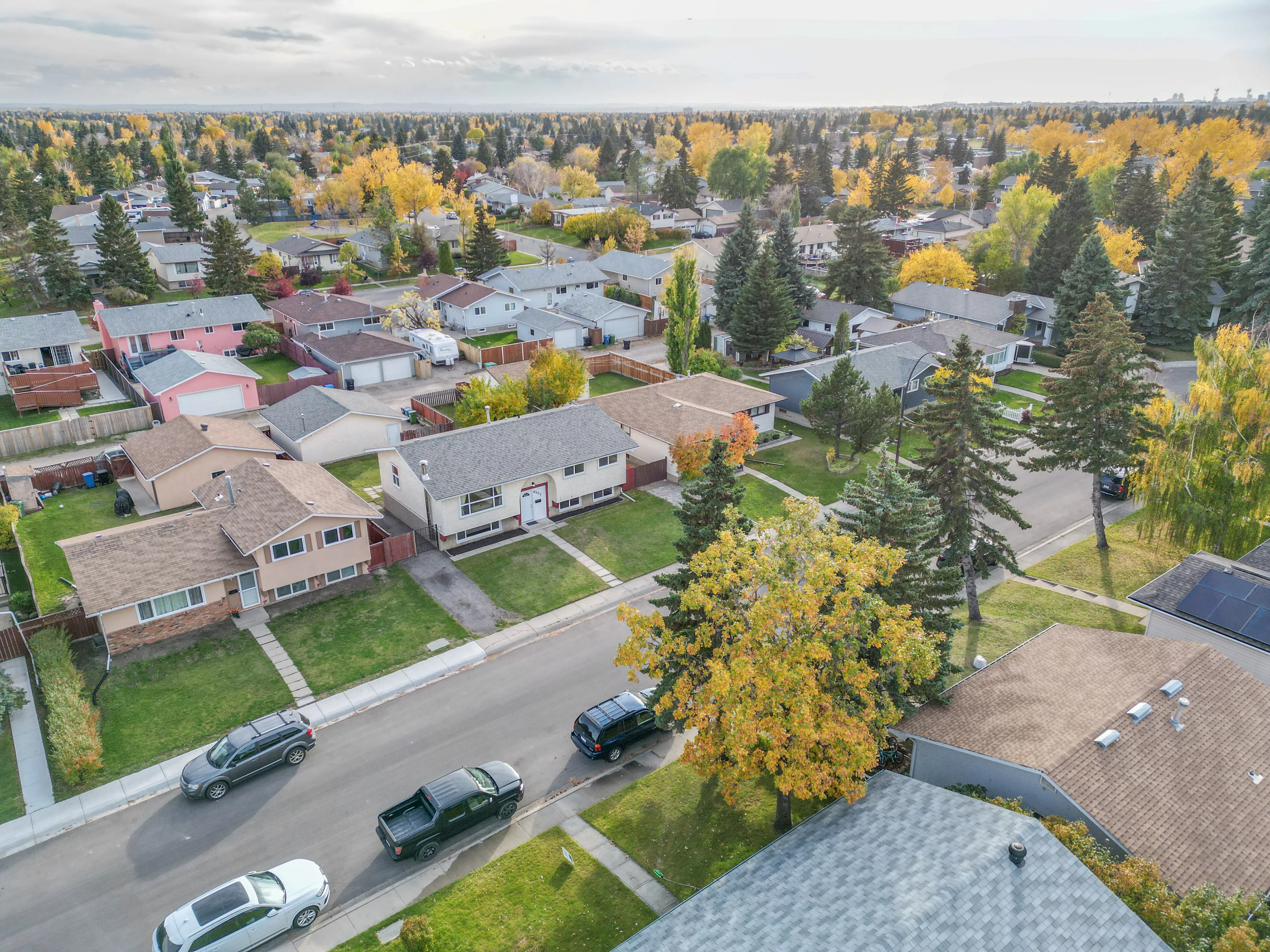 Bi-level bungalow homes in Northwest Calgary